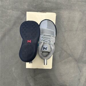 Paul George, Nike Kids Gray & Black Sneakers size 9c